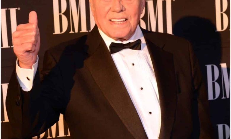 tom t hall net worth